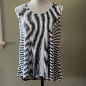 W5 size M vertical striped sleeveless top